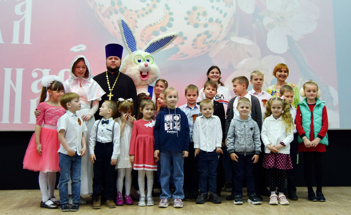 В ЦКР поселка Ровеньки состоялся Пасхальный концерт воскресной школы Свято-Троицкого собора
