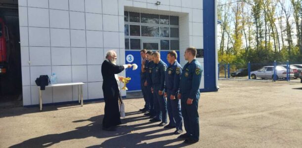 Клирик Свято-Троицкого собора совершил молебное пение в Пожарно-спасательной части № 34 поселка Ровеньки