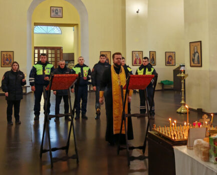 Во Всемирный день памяти жертв ДТП благочинный приходов Ровеньского округа совершил богослужение с участием сотрудников полиции