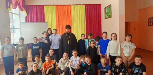 Настоятель храма святого апостола Андрея Первозванного села Айдар посетил МБОУ «Айдарская СОШ им. Б.Г.Кандыбина»