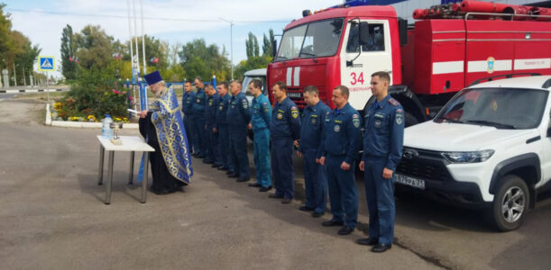 В день празднования иконы Пресвятой Богородицы «Неопалимая Купина» в Пожарно-спасательной части № 34 поселка Ровеньки было совершено молебное пение