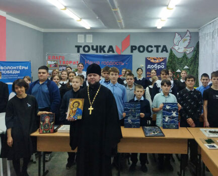 Благочинный приходов Ровеньского округа посетил Нагорьевскую среднюю школу и встретился с учащимися 6-11 классов