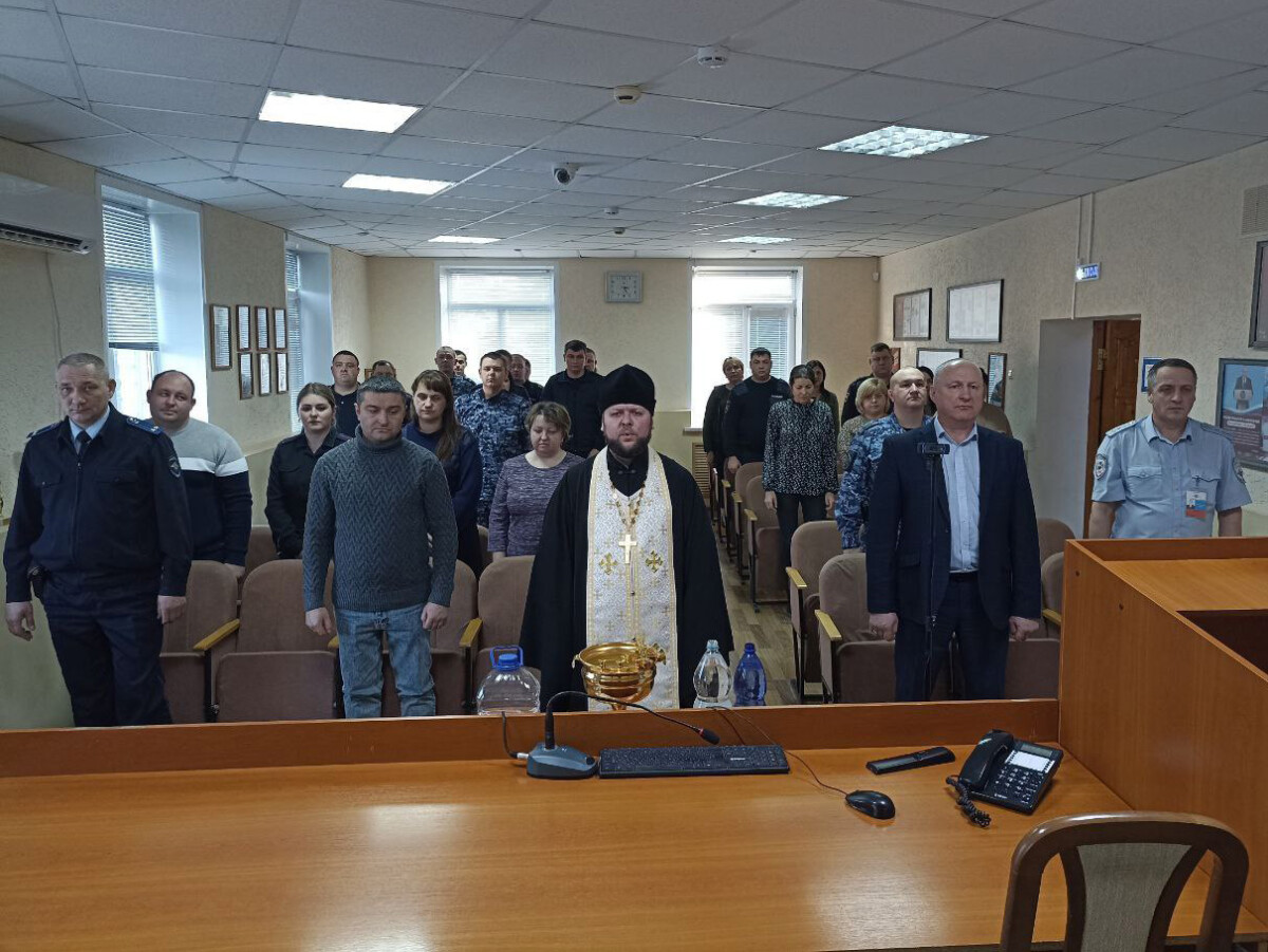 В праздник Крещения Господня благочинный приходов Ровеньского округа посетил Ровеньский районный отдел полиции и совершил праздничный молебен