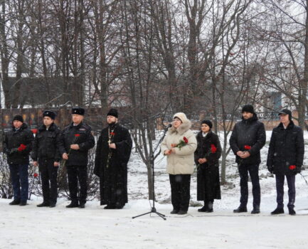 Благочинный приходов Ровеньского округа принял участие в мероприятии посвящённом годовщине освобождения Ровеньского района от немецко-фашистских захватчиков