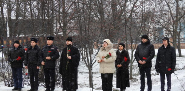 Благочинный приходов Ровеньского округа принял участие в мероприятии посвящённом годовщине освобождения Ровеньского района от немецко-фашистских захватчиков