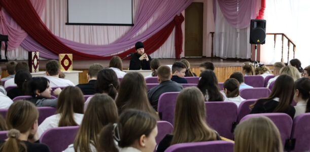 Благочинный приходов Ровеньского округа провел встречу с учащимися ОГБОУ «Ровеньская СОШ с УИОП» приуроченную ко Дню православной книги