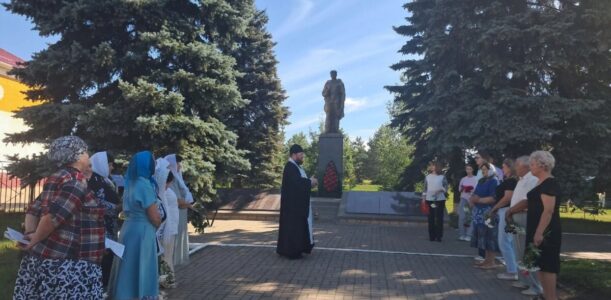 Настоятель храма Покрова Пресвятой Богородицы села Новоалександровка совершил литию на Мемориале павшим воинам в 85-ю годовщину начала Великой Отечественной войны