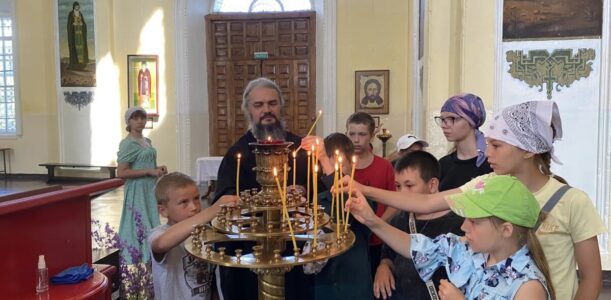 Свято-Троицкий собор поселка Ровеньки посетили учащиеся МБОУ «Ровеньская ООШ»