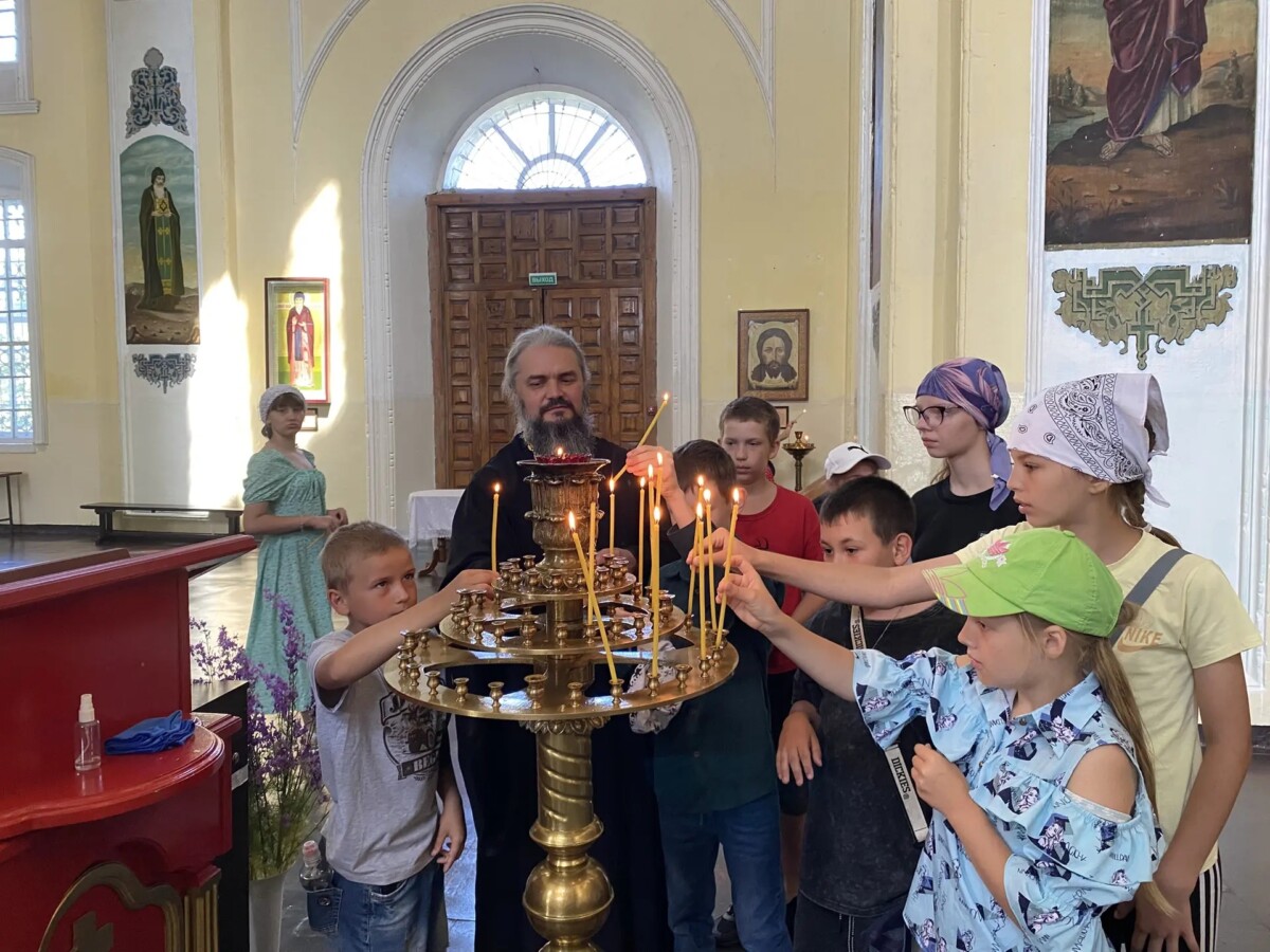 Свято-Троицкий собор поселка Ровеньки посетили учащиеся МБОУ «Ровеньская ООШ»