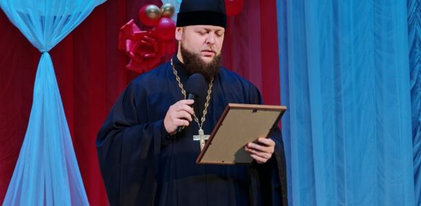 Благочинный приходов Ровеньского округа принял участие в мероприятии посвященном Дню медицинского работника