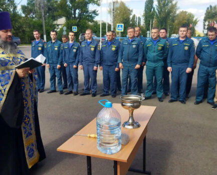 В Пожарно-спасательной части № 34 поселка Ровеньки было совершено молебное пение